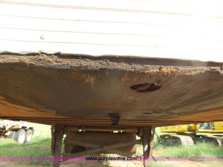 image for item K8751 1997 Utility VS2R refrigerated van trailer