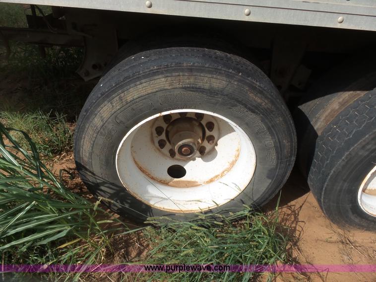 image for item K8751 1997 Utility VS2R refrigerated van trailer