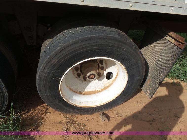 image for item K8751 1997 Utility VS2R refrigerated van trailer