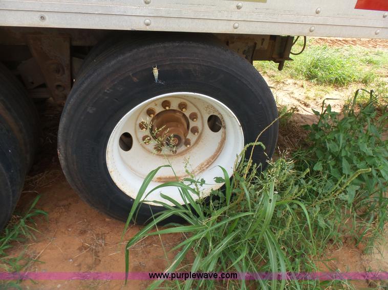 image for item K8751 1997 Utility VS2R refrigerated van trailer