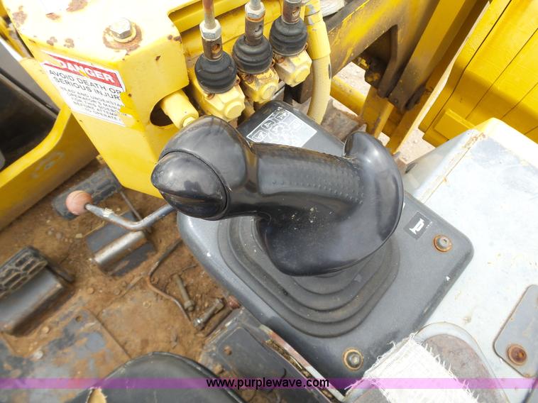 image for item K8753 2005 Komatsu D39PX-21 pipelayer