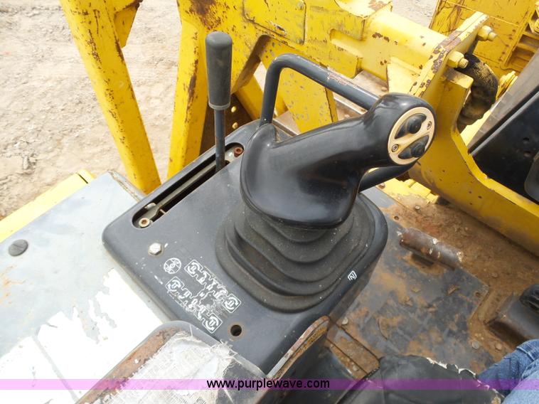 image for item K8753 2005 Komatsu D39PX-21 pipelayer
