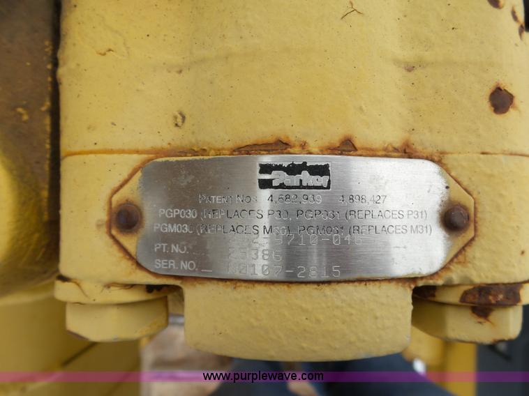 image for item K8753 2005 Komatsu D39PX-21 pipelayer