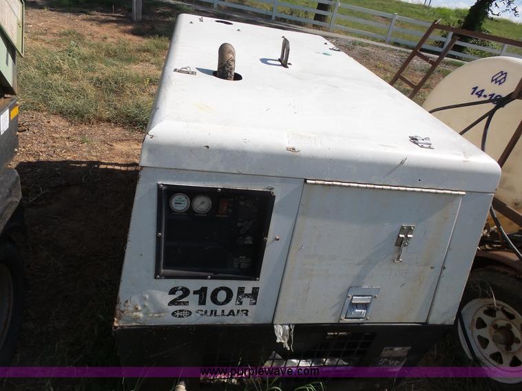 image for item K8758 2004 Sullair 210H air compressor