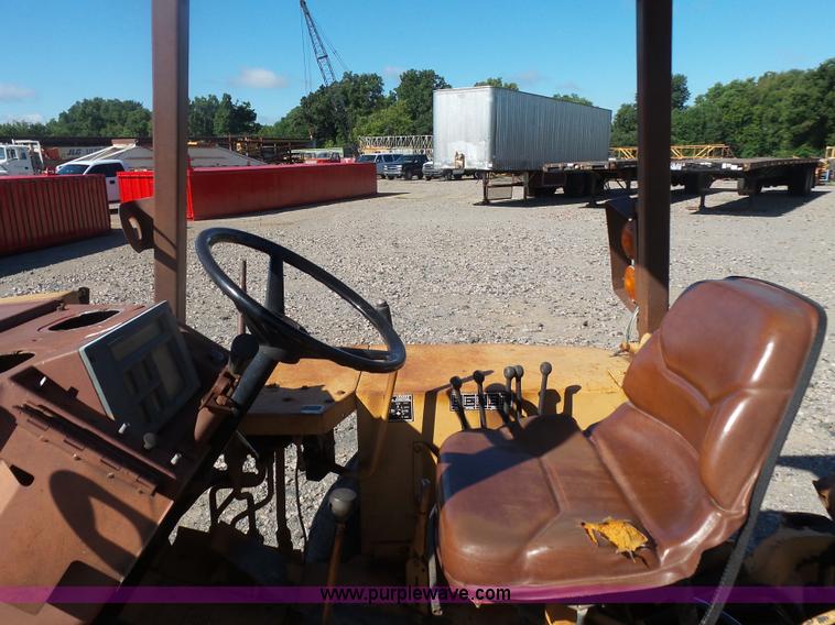 image for item L4750 1984 Case 480LL landscape tractor