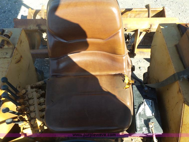 image for item L4750 1984 Case 480LL landscape tractor