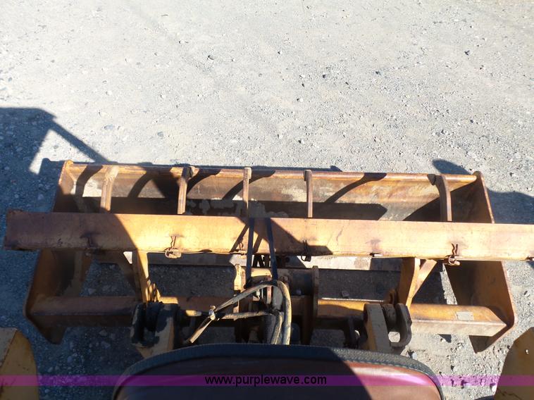 image for item L4750 1984 Case 480LL landscape tractor