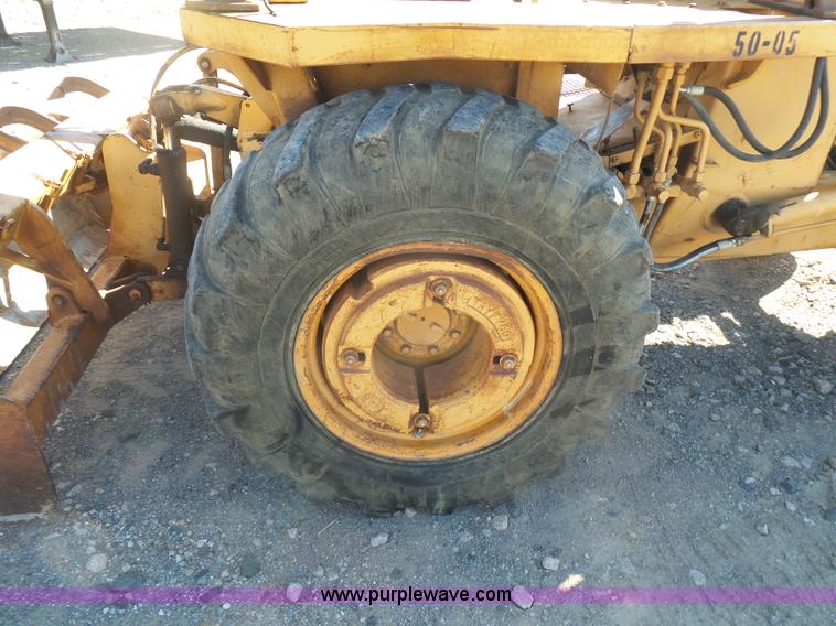 image for item L4750 1984 Case 480LL landscape tractor