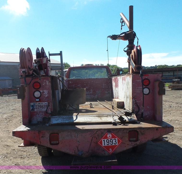 image for item L4753 1993 Ford F700 service truck