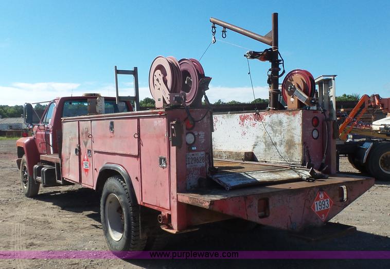 image for item L4753 1993 Ford F700 service truck
