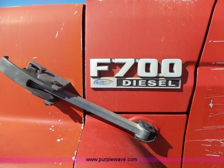 image for item L4753 1993 Ford F700 service truck