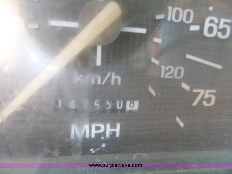 image for item L4753 1993 Ford F700 service truck