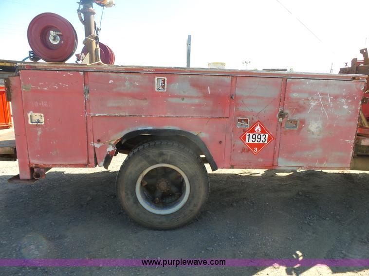 image for item L4753 1993 Ford F700 service truck