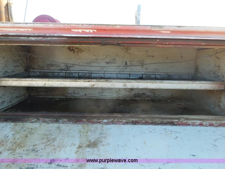 image for item L4753 1993 Ford F700 service truck