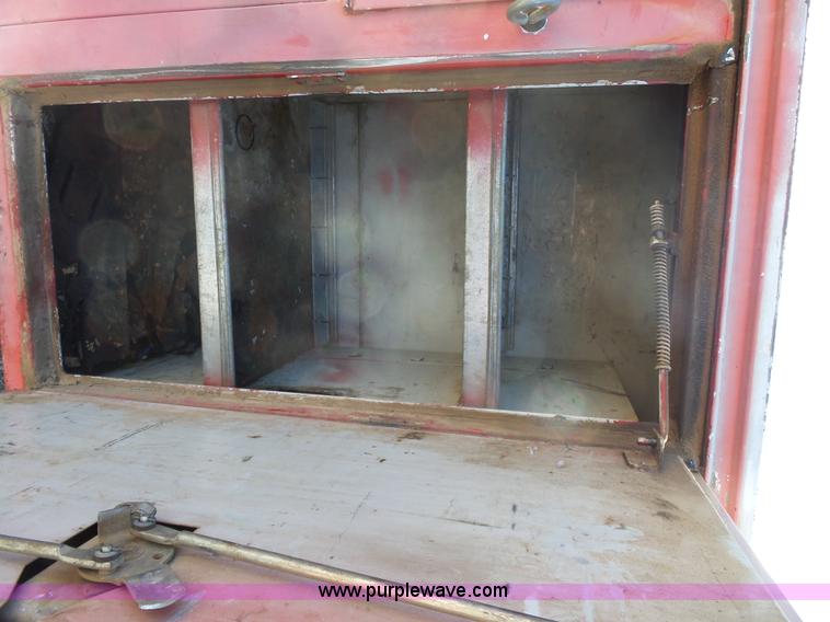 image for item L4753 1993 Ford F700 service truck