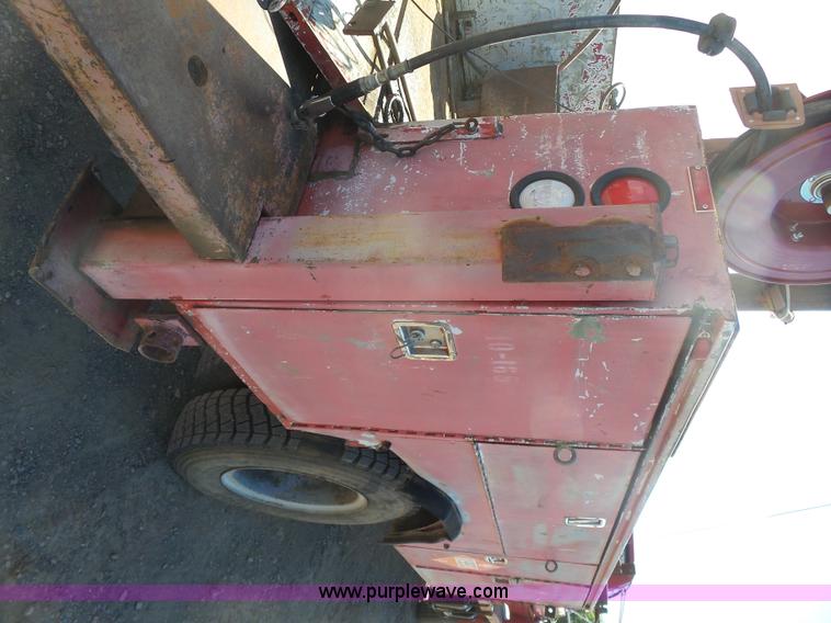 image for item L4753 1993 Ford F700 service truck