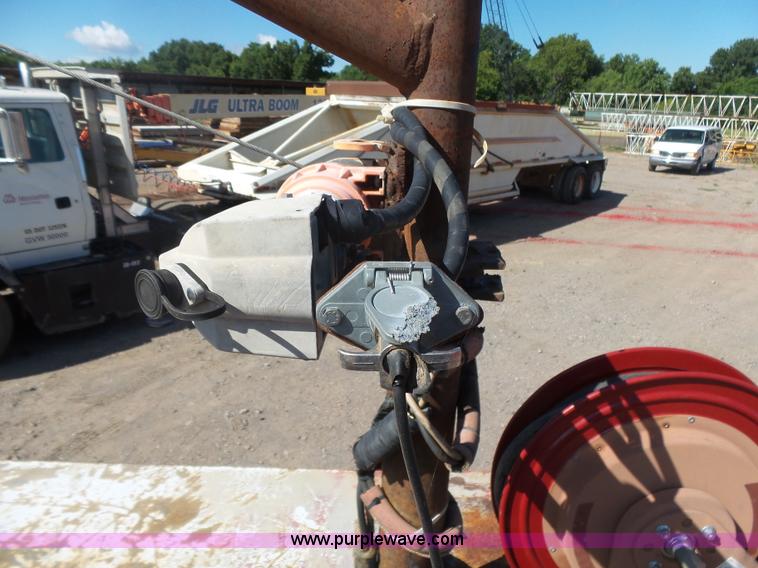 image for item L4753 1993 Ford F700 service truck