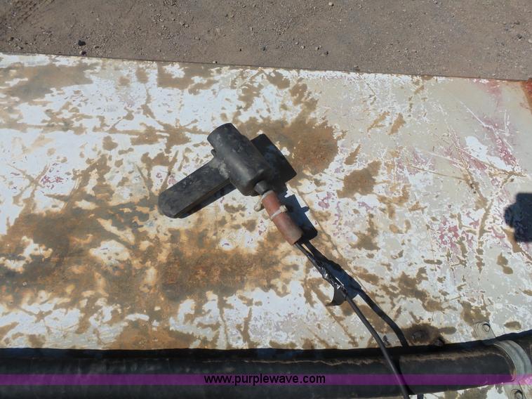 image for item L4753 1993 Ford F700 service truck