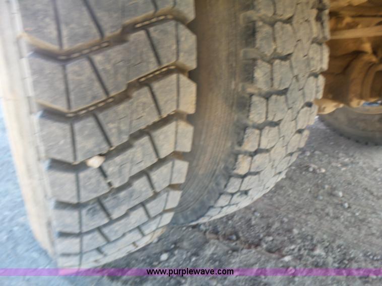 image for item L4753 1993 Ford F700 service truck
