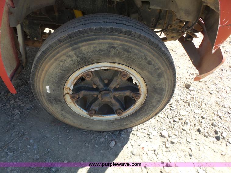 image for item L4753 1993 Ford F700 service truck