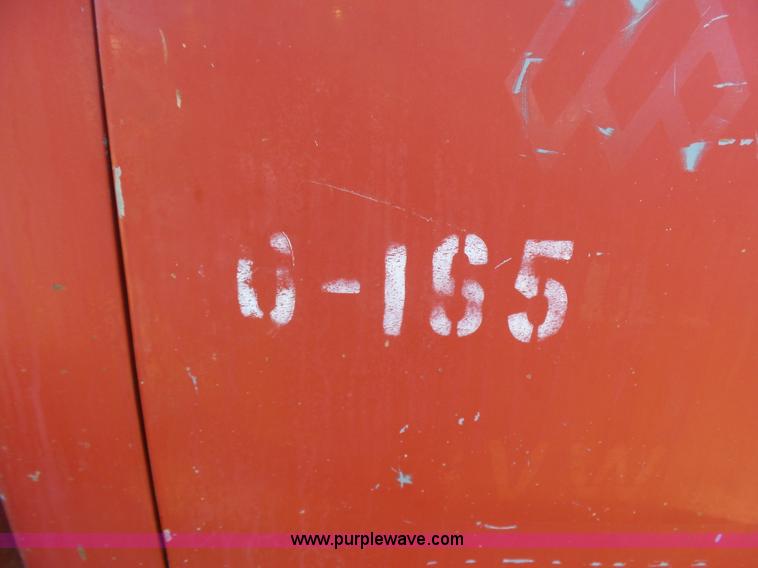 image for item L4753 1993 Ford F700 service truck