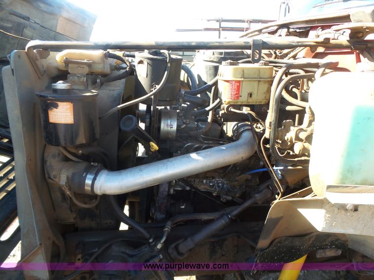 image for item L4753 1993 Ford F700 service truck