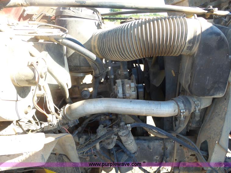 image for item L4753 1993 Ford F700 service truck