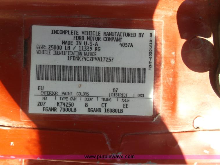 image for item L4753 1993 Ford F700 service truck
