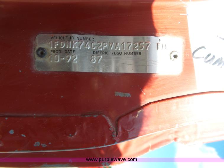 image for item L4753 1993 Ford F700 service truck