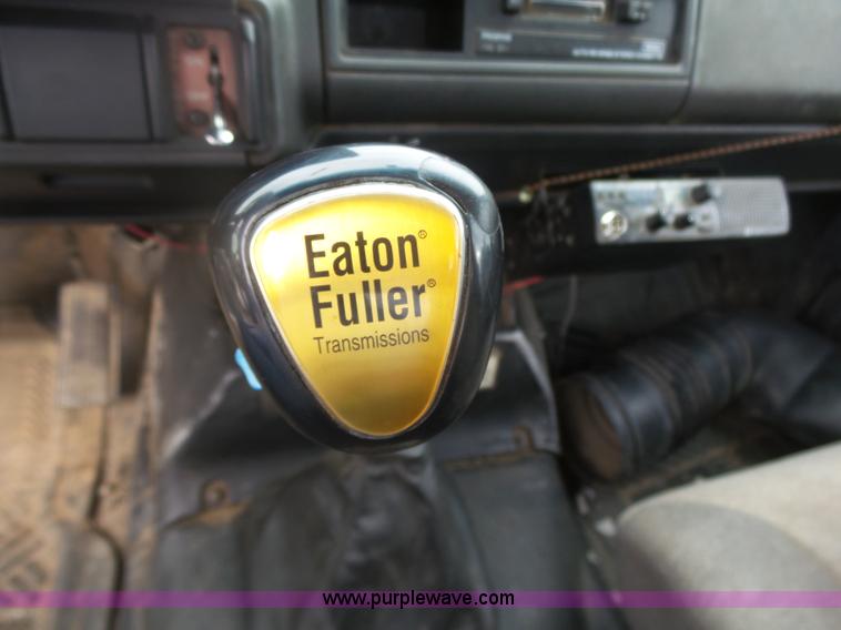 image for item L4765 1999 Chevrolet C8500 truck cab and chassis