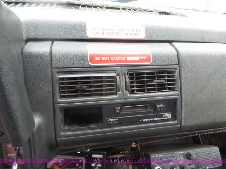 image for item L4765 1999 Chevrolet C8500 truck cab and chassis