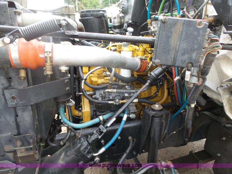 image for item L4765 1999 Chevrolet C8500 truck cab and chassis