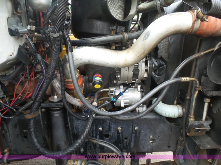 image for item L4765 1999 Chevrolet C8500 truck cab and chassis