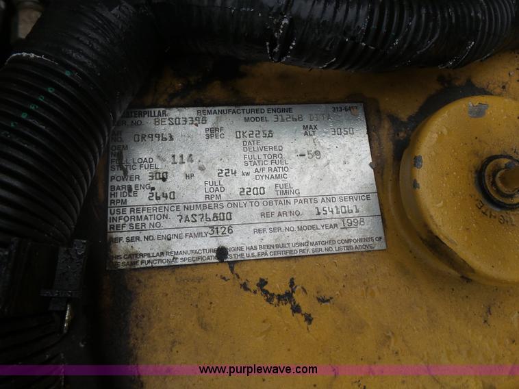 image for item L4765 1999 Chevrolet C8500 truck cab and chassis