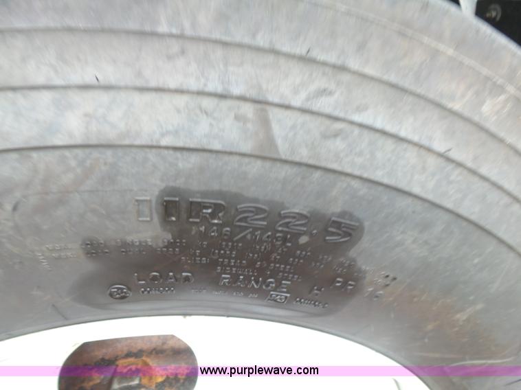 image for item L4765 1999 Chevrolet C8500 truck cab and chassis