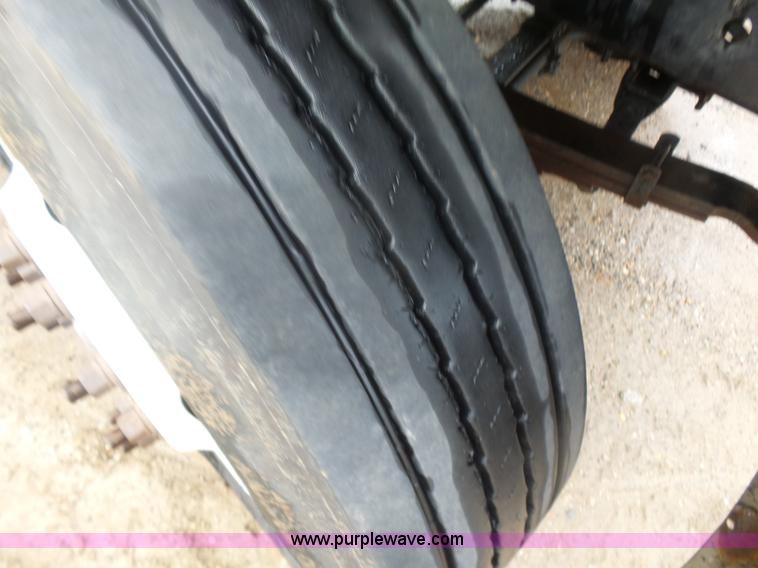 image for item L4765 1999 Chevrolet C8500 truck cab and chassis