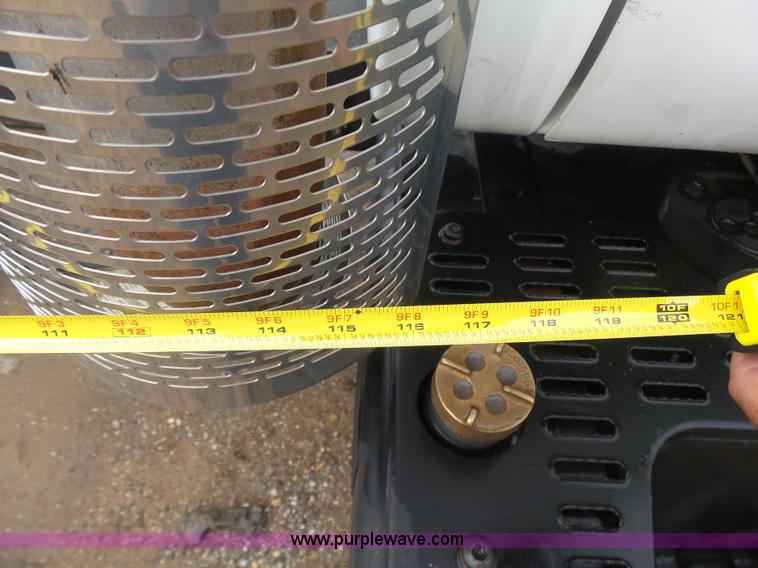 image for item L4765 1999 Chevrolet C8500 truck cab and chassis