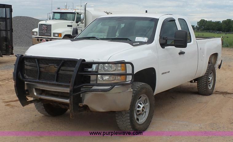 image for item L6800 2011 Chevrolet Silverado 2500HD Ext. Cab pickup truck