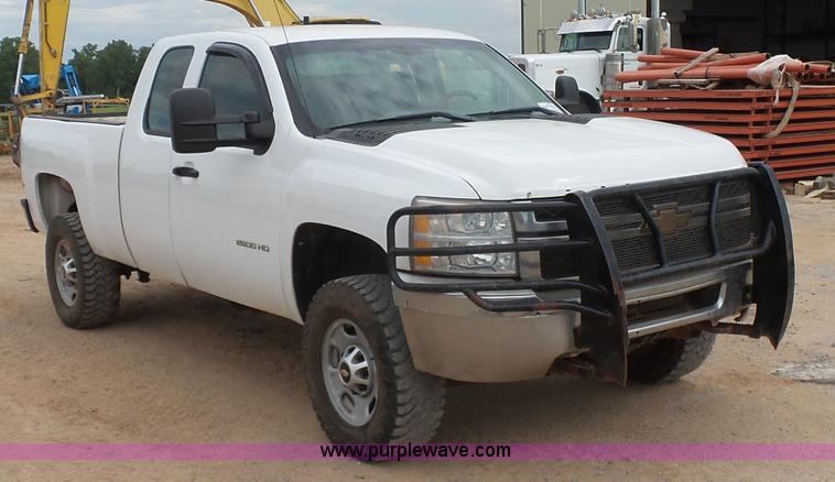 image for item L6800 2011 Chevrolet Silverado 2500HD Ext. Cab pickup truck