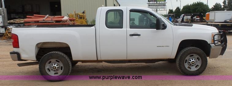 image for item L6800 2011 Chevrolet Silverado 2500HD Ext. Cab pickup truck