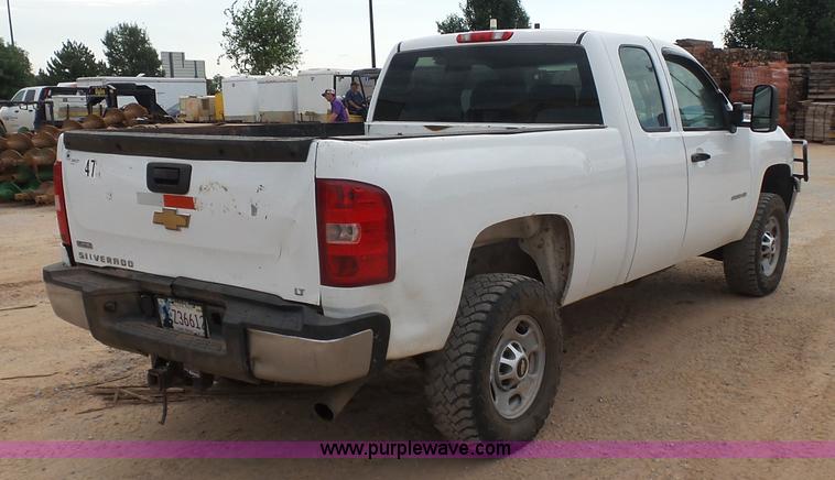 image for item L6800 2011 Chevrolet Silverado 2500HD Ext. Cab pickup truck