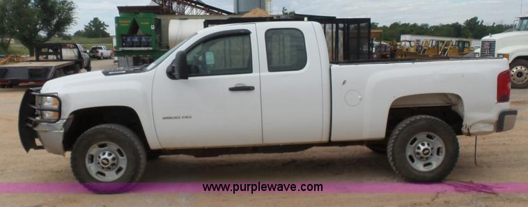 image for item L6800 2011 Chevrolet Silverado 2500HD Ext. Cab pickup truck