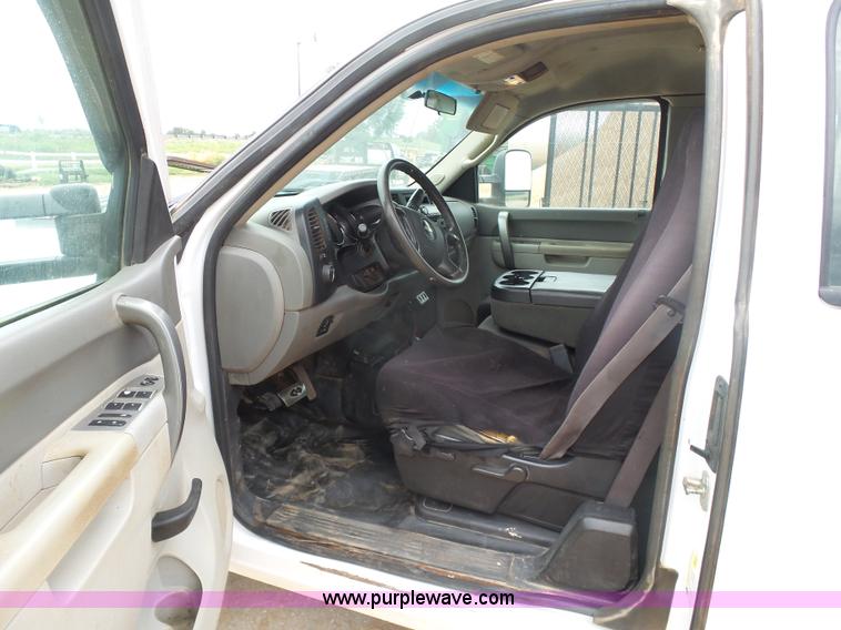 image for item L6800 2011 Chevrolet Silverado 2500HD Ext. Cab pickup truck