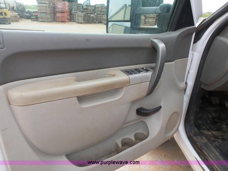 image for item L6800 2011 Chevrolet Silverado 2500HD Ext. Cab pickup truck