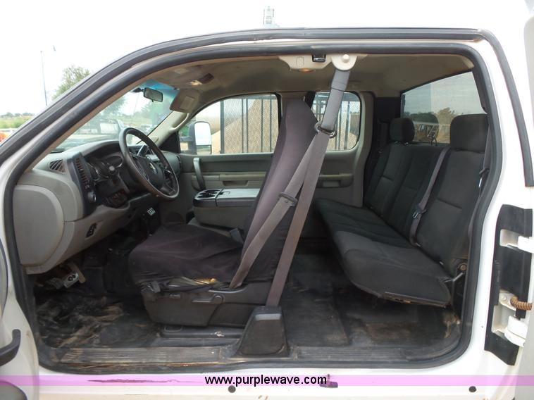 image for item L6800 2011 Chevrolet Silverado 2500HD Ext. Cab pickup truck
