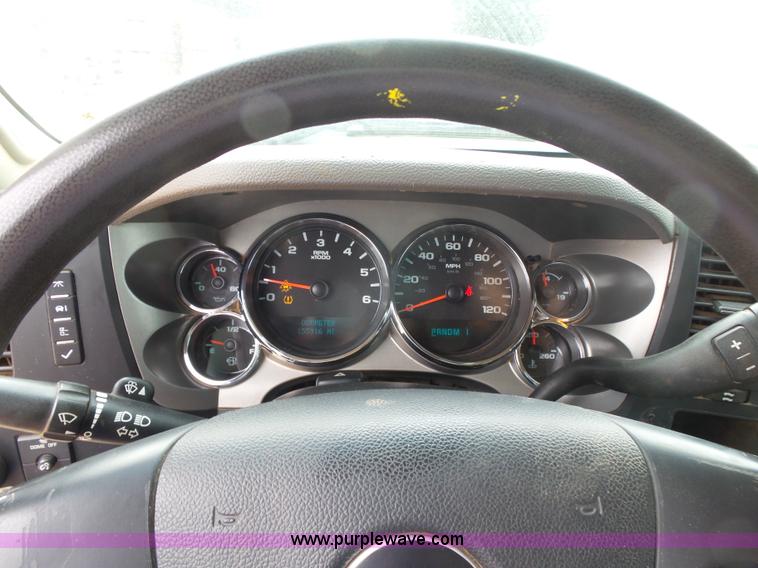 image for item L6800 2011 Chevrolet Silverado 2500HD Ext. Cab pickup truck