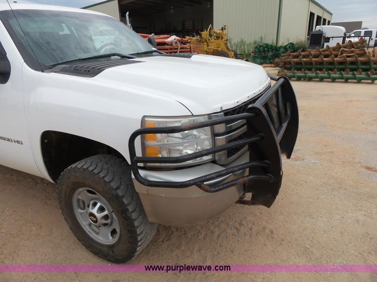 image for item L6800 2011 Chevrolet Silverado 2500HD Ext. Cab pickup truck