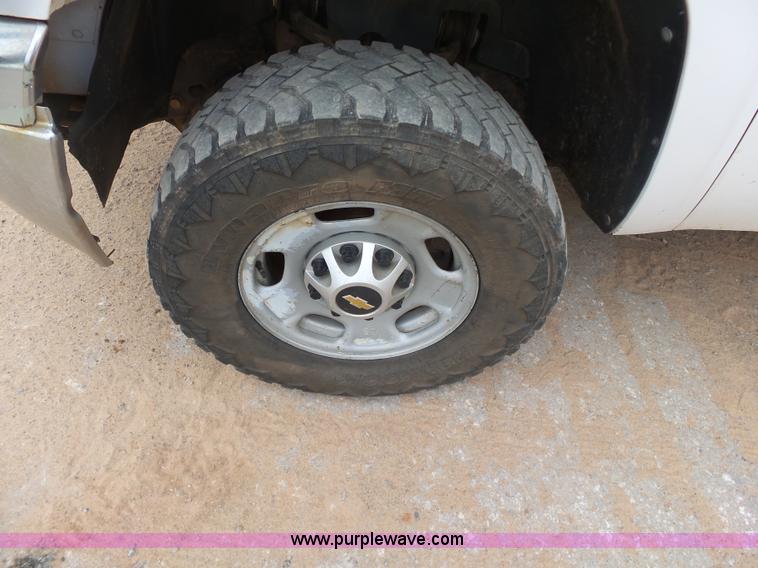 image for item L6800 2011 Chevrolet Silverado 2500HD Ext. Cab pickup truck