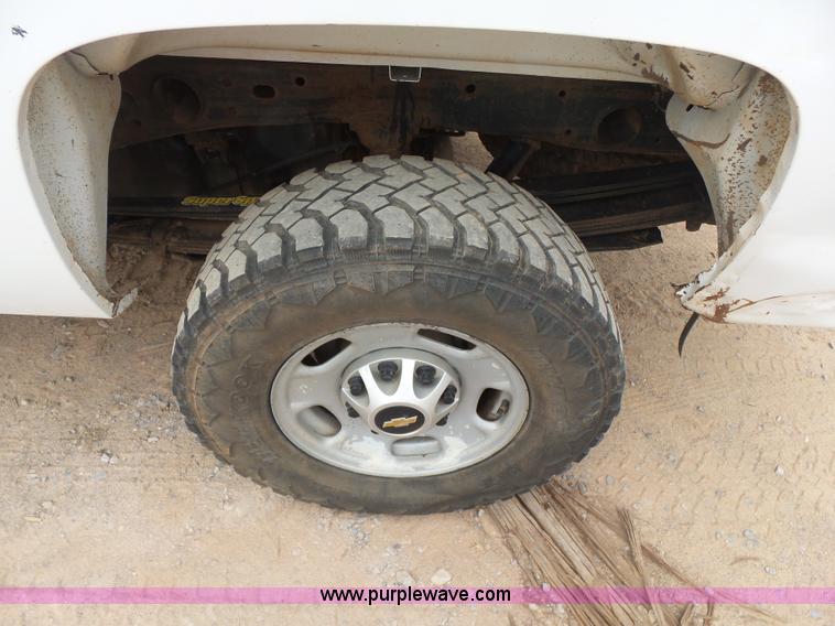 image for item L6800 2011 Chevrolet Silverado 2500HD Ext. Cab pickup truck