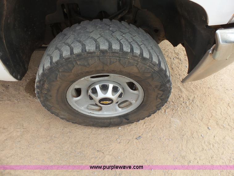 image for item L6800 2011 Chevrolet Silverado 2500HD Ext. Cab pickup truck